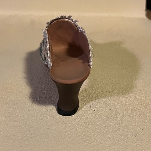 Just the Right Shoe Touch of Lace - Picture 7 of 11